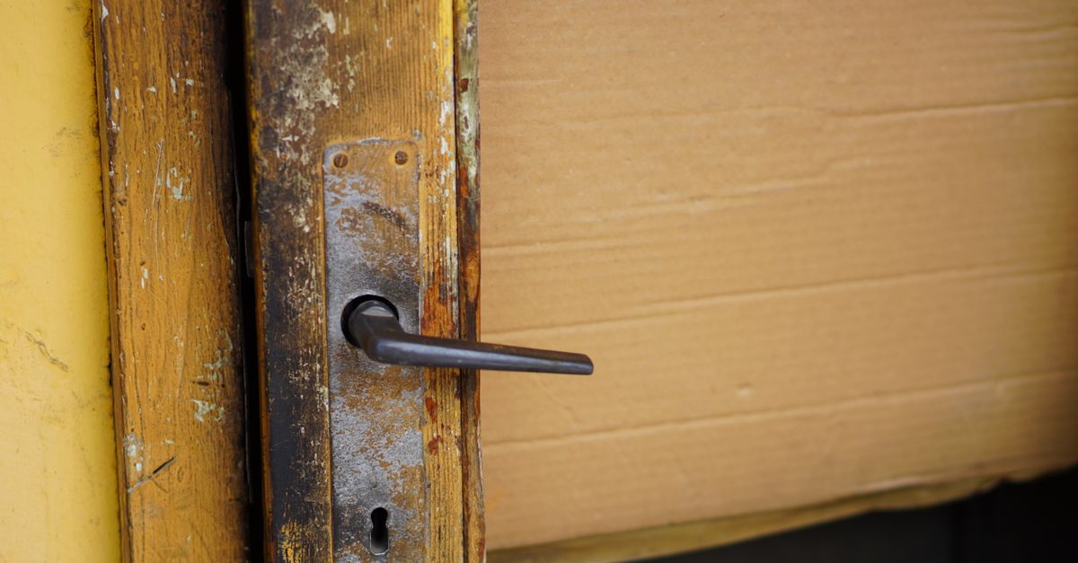 What Actually Happens When You Call Our Home Lockout Service — Eco Clean Locksmith & Keys